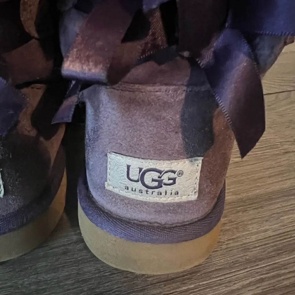 UGG  Bailey Bow I Boots Girl size 4